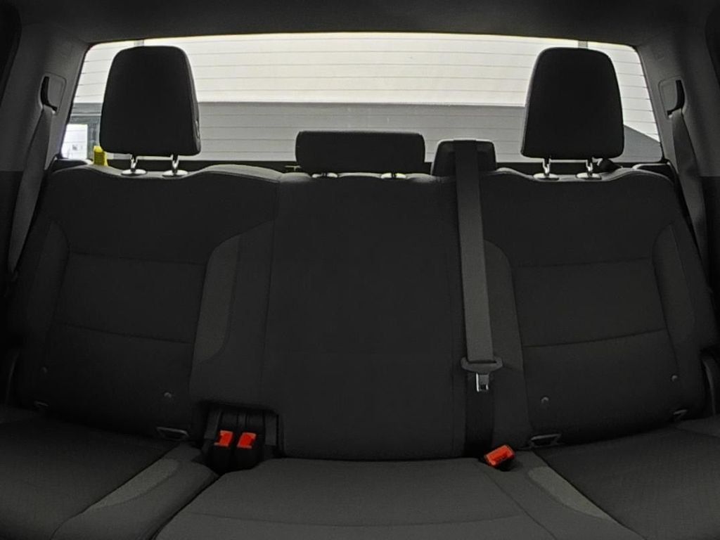 Certified 2025 Chevrolet Silverado 1500 Custom RWD image 10