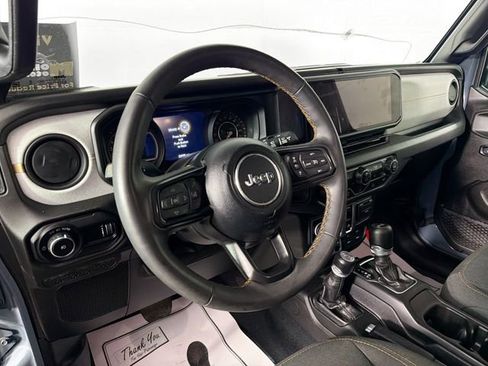 Used 2024 Jeep Wrangler Willys image 9