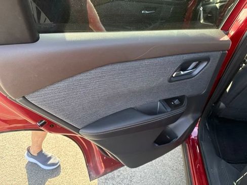 Used 2022 Nissan Rogue SV FWD image 21