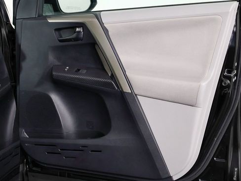 Used 2013 Toyota RAV4 LE image 37