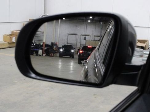 Used 2017 Jeep Cherokee Latitude w/ Comfort/Convenience Group image 31