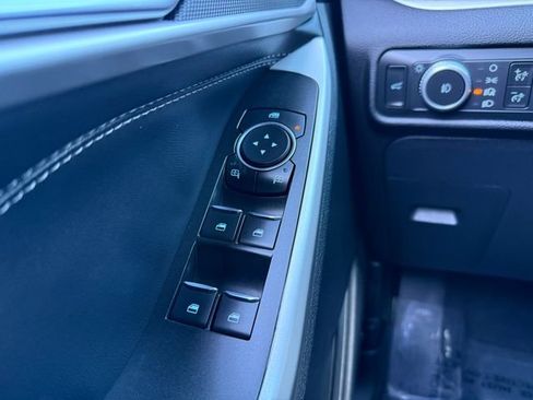 Used 2022 Ford Explorer XLT w/ Equipment Group 202A image 19