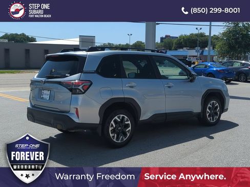 Used 2025 Subaru Forester Premium AWD/4WD image 7