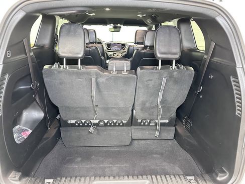 Certified 2022 Chrysler Pacifica Touring-L w/ S Appearance Package image 18