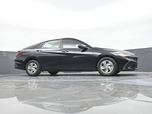 Used 2025 Hyundai Elantra SE FWD image 51