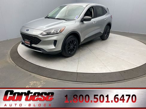 Used 2022 Ford Escape SE w/ Cold Weather Package AWD/4WD image 1
