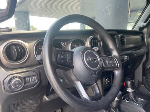 Used 2022 Jeep Gladiator Sport AWD/4WD image 9