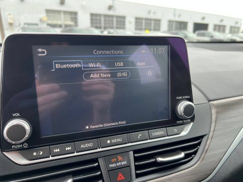 Used 2025 Nissan Altima 2.5 SV FWD image 20