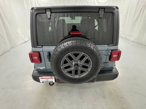 Used 2024 Jeep Wrangler Unlimited Sport AWD/4WD image 4