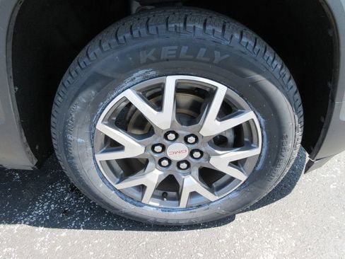 Certified 2020 GMC Acadia SLE w/ Driver Convenience Package FWD image 9