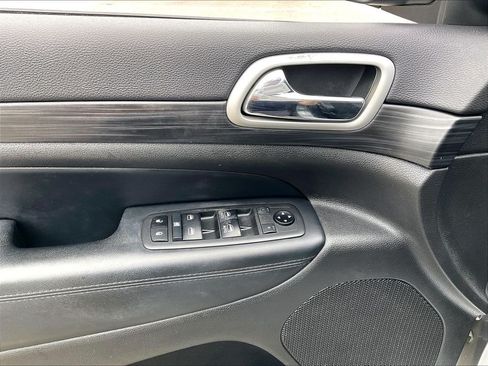 Used 2021 Jeep Grand Cherokee Laredo X AWD/4WD image 35