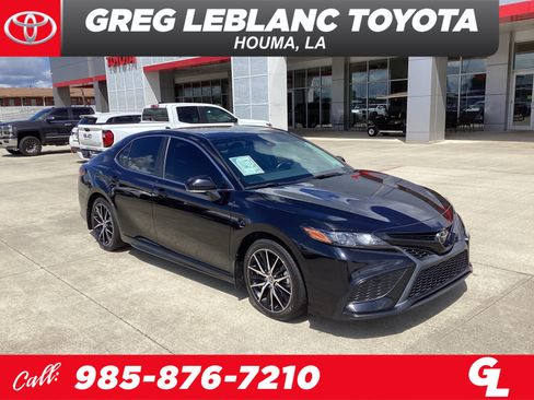 Used 2023 Toyota Camry SE FWD image 1