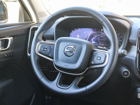 Certified 2025 Volvo XC40 B5 Core w/ Protection Package Premier image 17