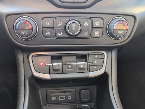 Used 2022 GMC Terrain AT4 w/ Infotainment Package II image 14