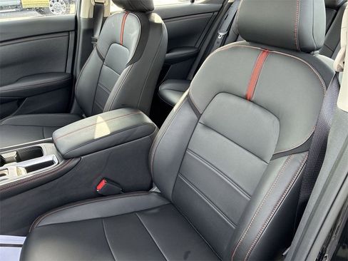 Used 2025 Nissan Sentra SR w/ SR Premium Package image 11