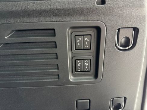 New 2026 Chevrolet Traverse RS image 18