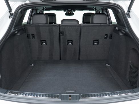 Certified 2023 Porsche Macan image 13