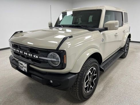 Used 2025 Ford Bronco Outer Banks image 4