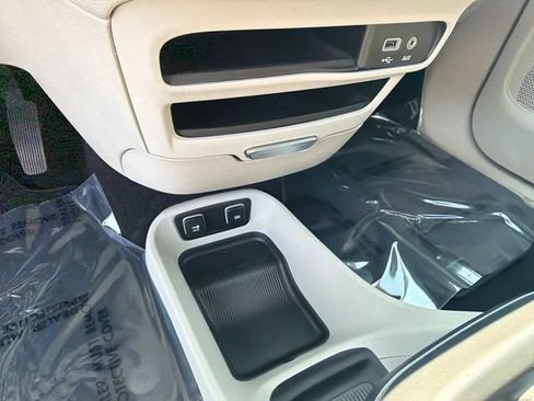 Used 2018 Chrysler Pacifica Touring Plus w/ Tire & Wheel Group FWD image 26