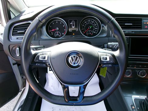 Used 2019 Volkswagen Golf Alltrack SEL image 16