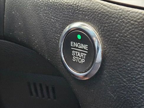 Certified 2019 Ford Edge SE image 13