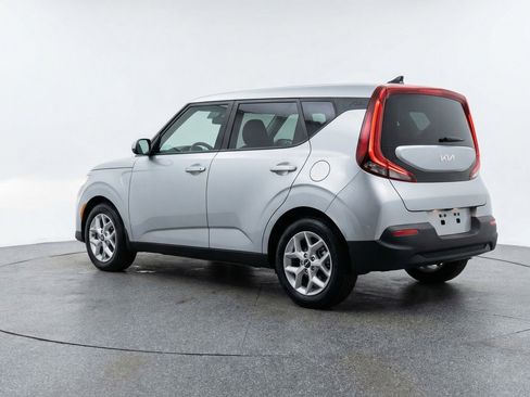 Used 2025 Kia Soul LX w/ LX Technology Package FWD image 6