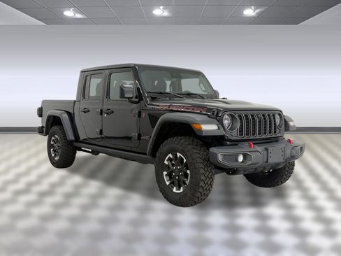 Used 2025 Jeep Gladiator Rubicon w/ Technology Group AWD/4WD image 7