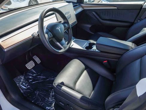 Used 2023 Tesla Model Y Performance image 15