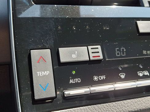Used 2020 Toyota Avalon XLE w/ Moonroof Package FWD image 25