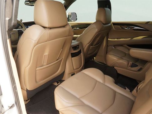 Used 2020 Cadillac Escalade ESV Platinum AWD/4WD image 12