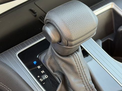 Used 2025 Toyota Sienna LE image 21