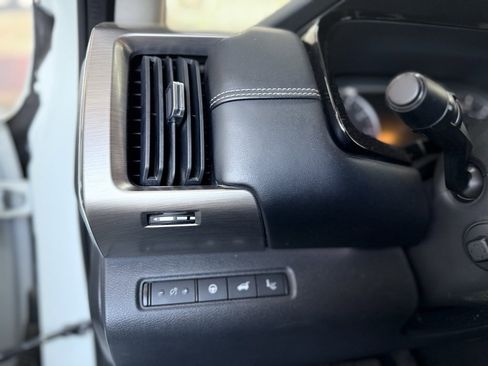 Used 2022 Nissan Pathfinder Platinum w/ Cargo Package image 33