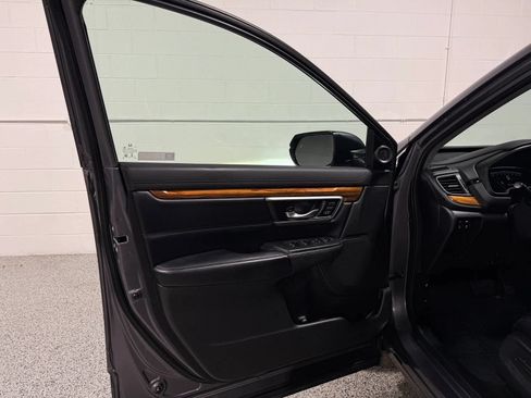 Used 2018 Honda CR-V Touring image 9