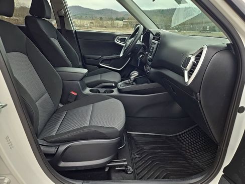 Used 2024 Kia Soul LX image 21