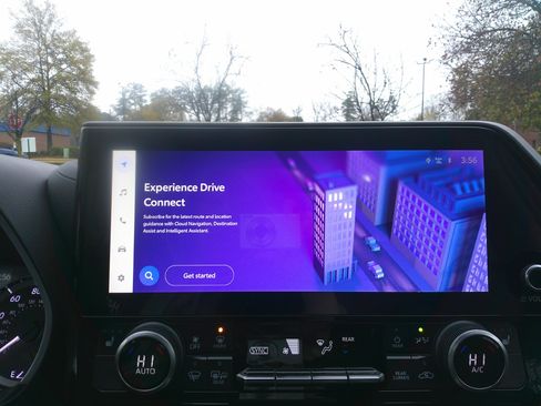 Used 2023 Toyota Highlander XLE image 22