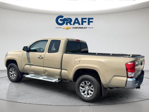 Used 2016 Toyota Tacoma SR5 w/ SR5 Appearance Package (SN) AWD/4WD image 4