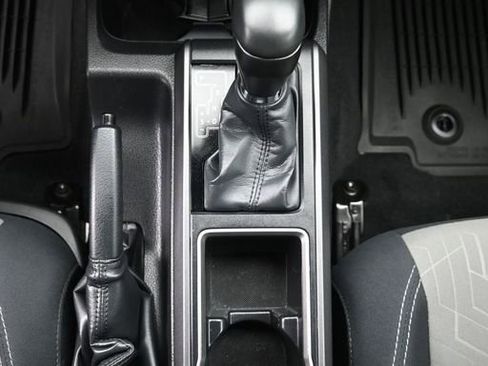 Used 2022 Toyota Tacoma TRD Sport image 18