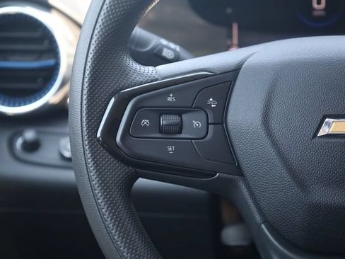 Used 2025 Chevrolet Trax LT FWD image 14