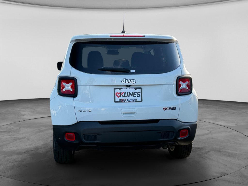 Used 2023 Jeep Renegade Latitude AWD/4WD image 8