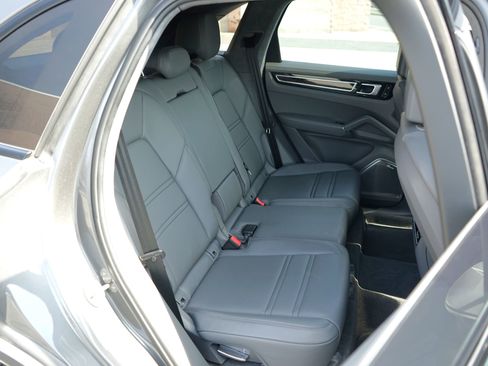 Used 2021 Porsche Cayenne GTS AWD/4WD image 39