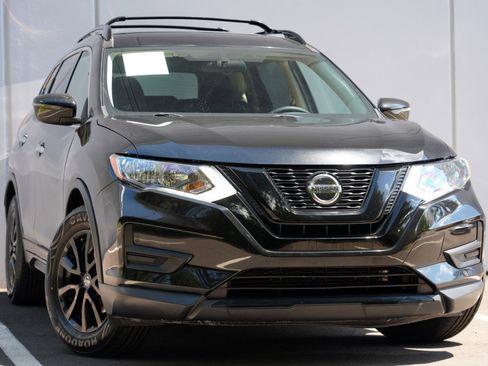 Used 2018 Nissan Rogue SV FWD image 2