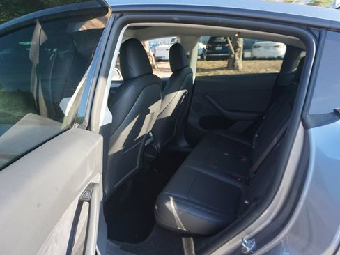 Used 2024 Tesla Model Y Long Range AWD/4WD image 18