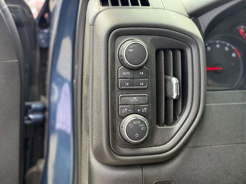 Used 2019 Chevrolet Silverado 1500 Custom Trail Boss w/ Custom Convenience Package AWD/4WD image 7