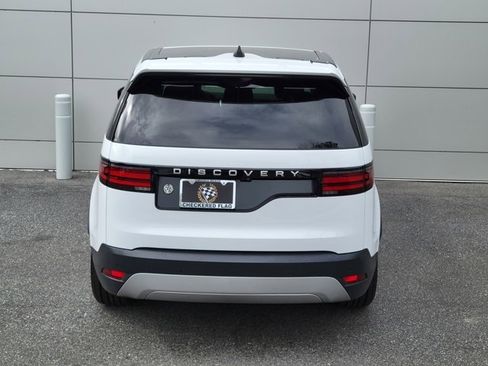 Used 2024 Land Rover Discovery S image 11