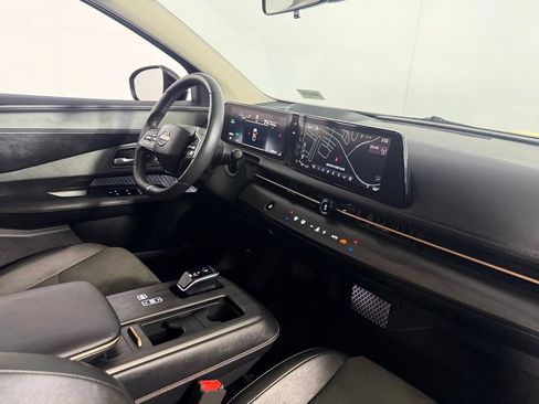 Used 2024 Nissan Ariya FWD image 33