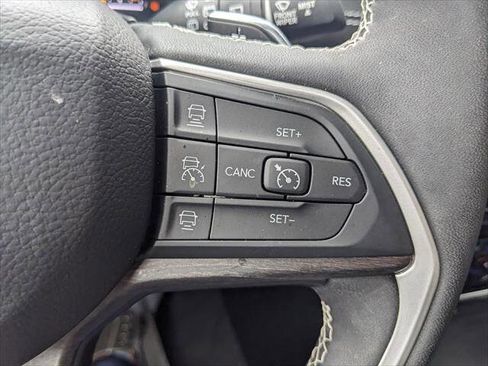 Used 2023 Jeep Grand Cherokee L Limited w/ Luxury Tech Group II image 24