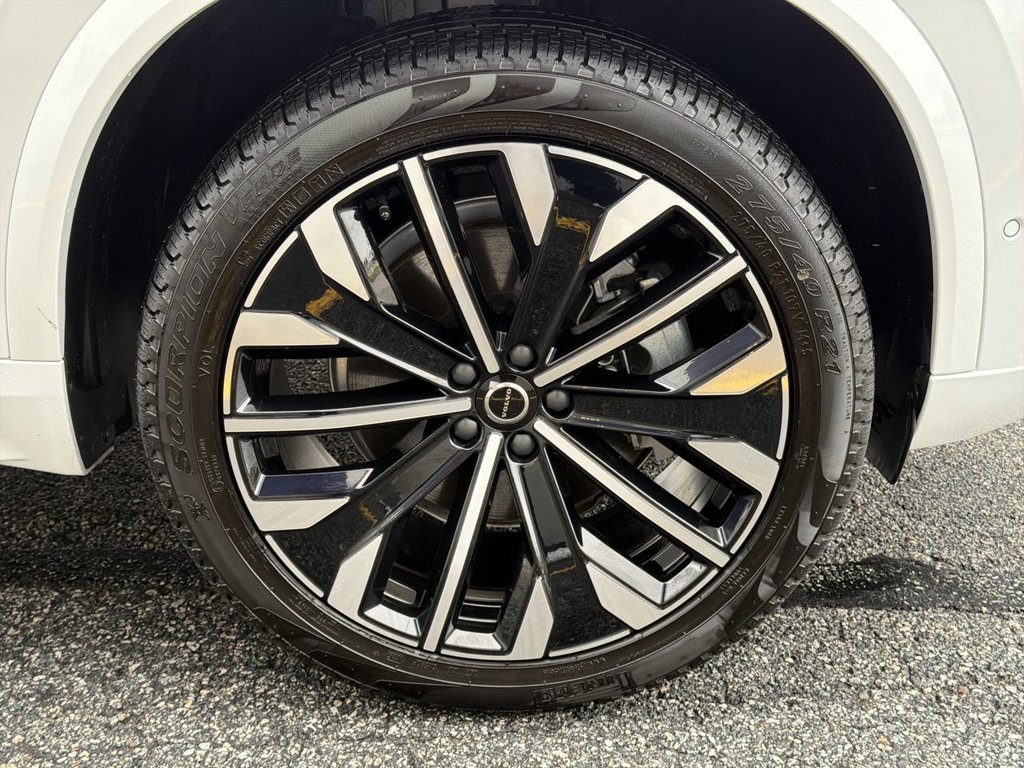 Certified 2026 Volvo XC90 B6 Plus AWD/4WD image 13