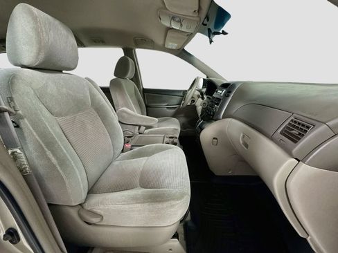 Used 2009 Toyota Sienna CE FWD image 24