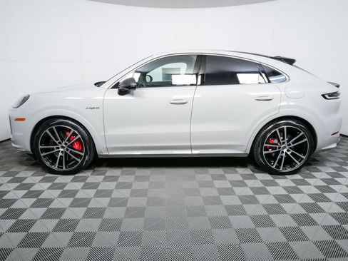 New 2026 Porsche Cayenne Turbo image 2