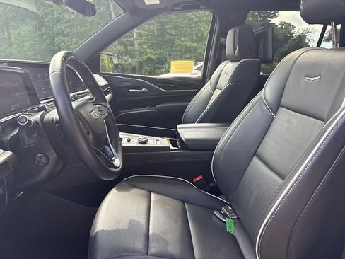 Certified 2024 Cadillac Escalade Sport w/ LPO, Floor Liner Package AWD/4WD image 41